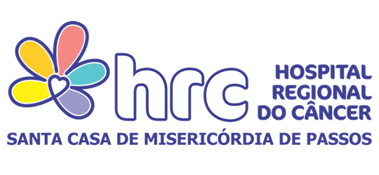 Logotipo Troco Solidário com letras azuis e moedas de um real no lugar das letras O